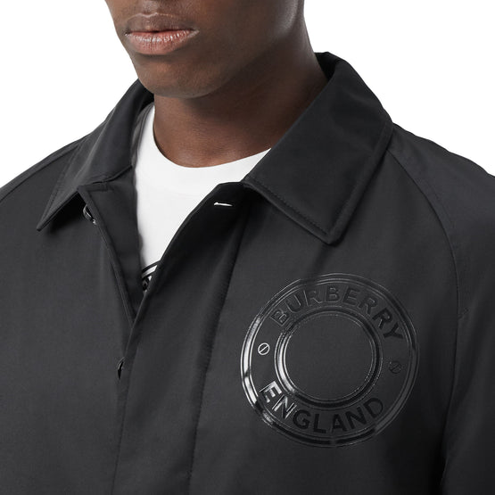 로고 그래픽 ECONYL® 카 코트 블랙