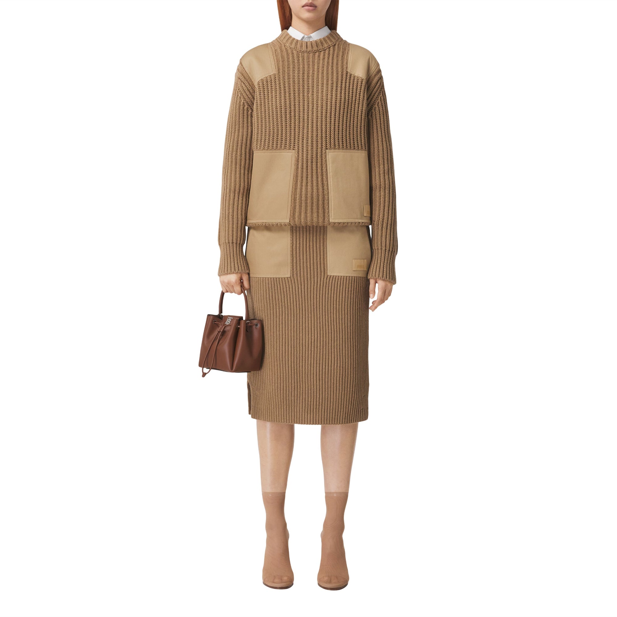 모노그램 모티프 레더 버킷 백 탠