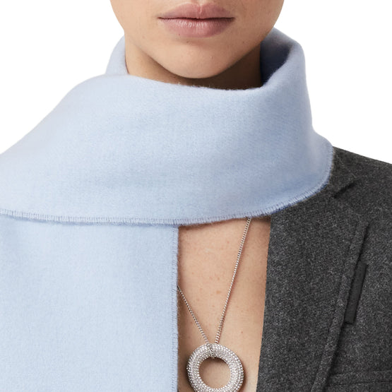 리버시블 모노그램 모티프 캐시미어 스카프 페일 블루/클라우드 그레이