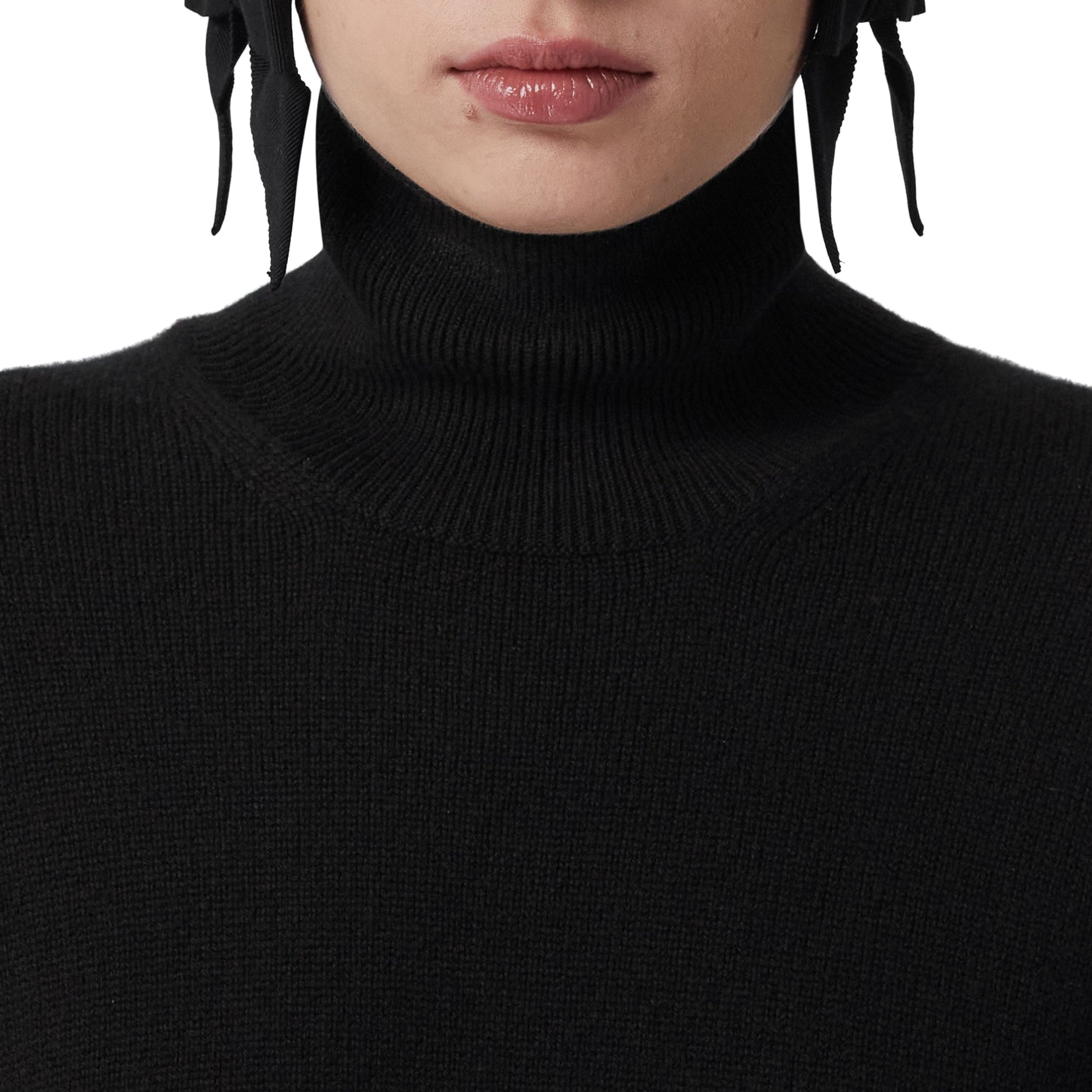 모노그램 모티프 캐시미어 퍼넬넥 스웨터 블랙